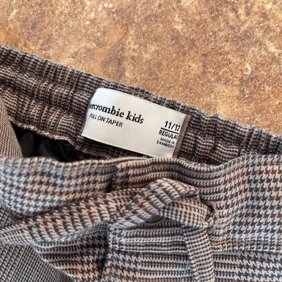 Abercombie & Fitch Kids pull on taper pants - Picture 2 of 4
